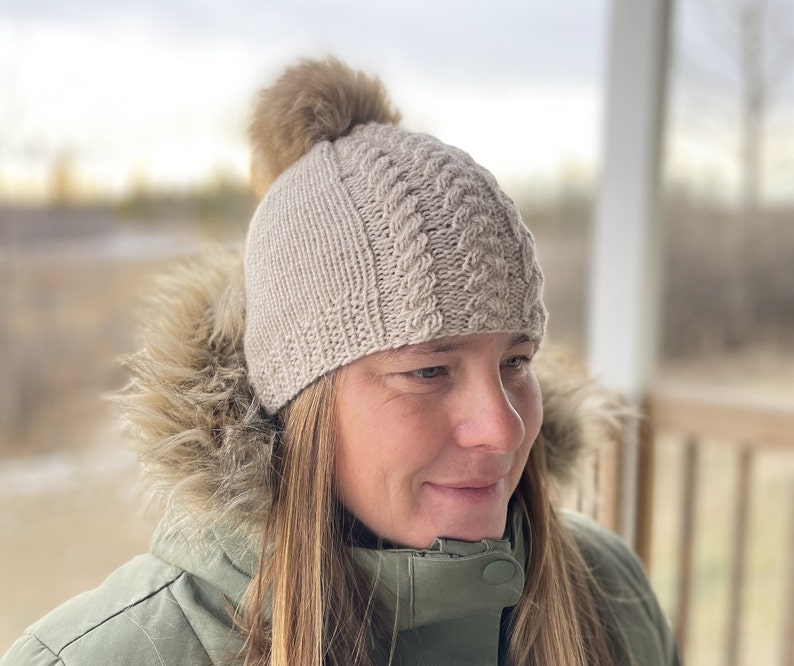 Adult cable hat knitting pattern